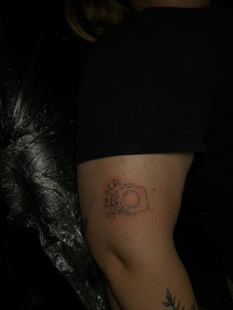 Kleines Tattoo-Motiv, wie es bei Live-Tattoos auf Events entsteht